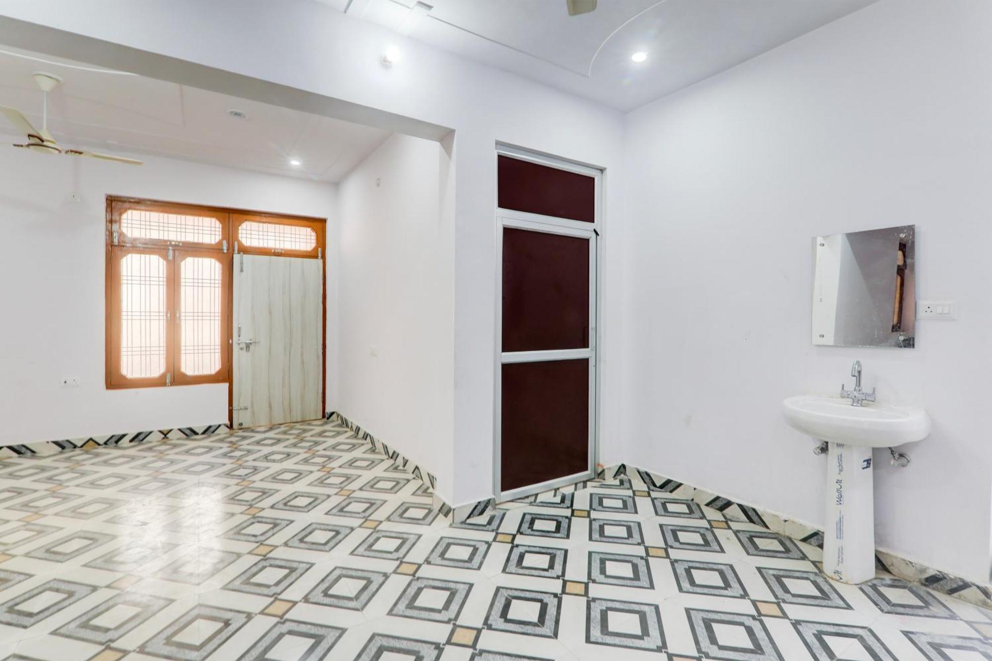 Hotel O White House Hasanganj Bagian luar foto